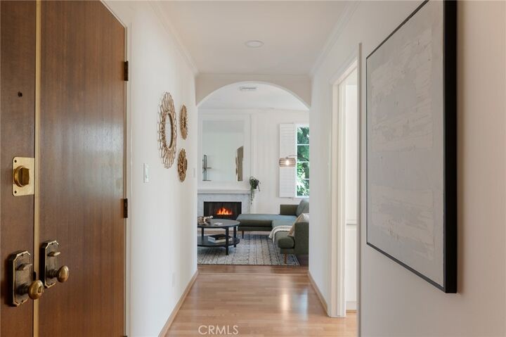 Property Photo: 1406 Camden Avenue 202 CA 90025