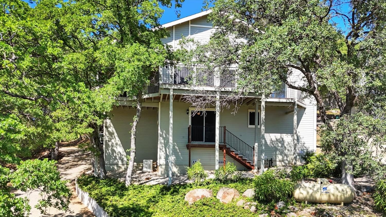 Property Photo: 17572 Long Branch Court CA 95946