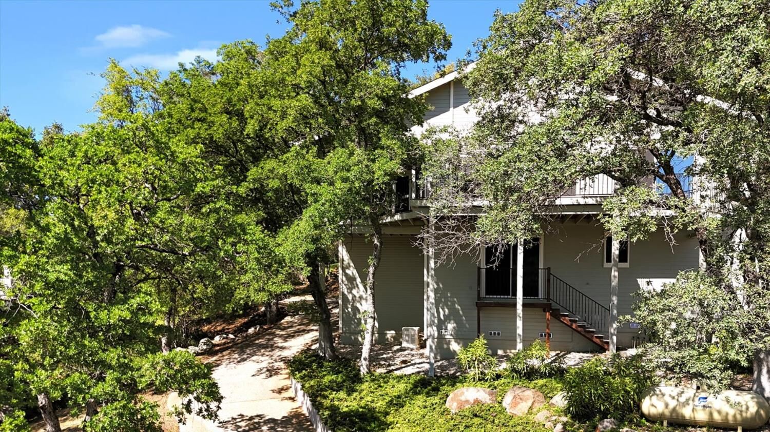 Property Photo: 17572 Long Branch Court CA 95946