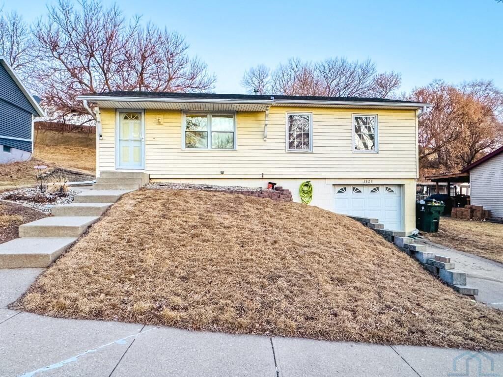 Property Photo:  3828 Osage Ter  IA 51104 