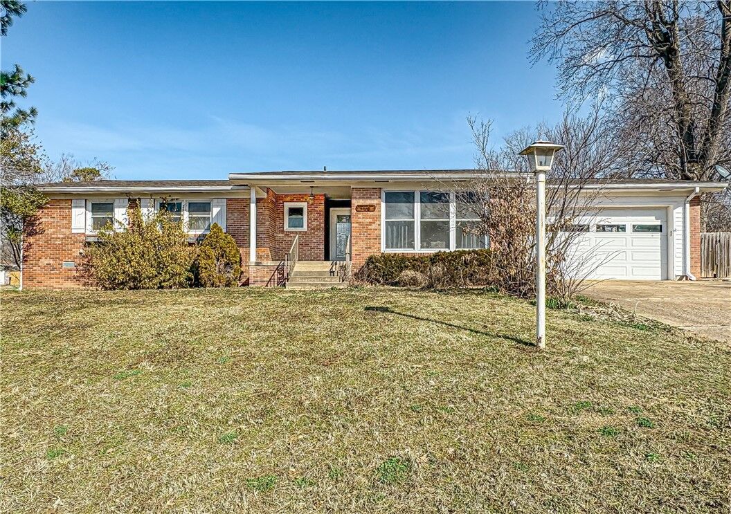 Property Photo:  1609 Cherokee Circle  AR 72601 