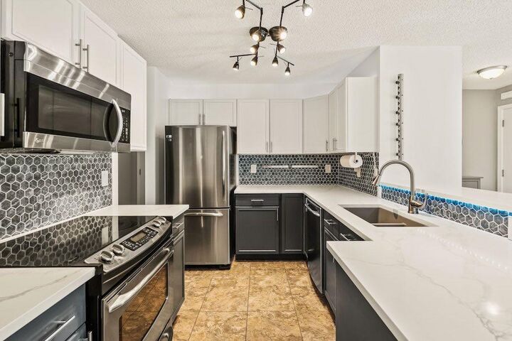 Property Photo:  914 20 Street SE 22  AB T2G 5P5 