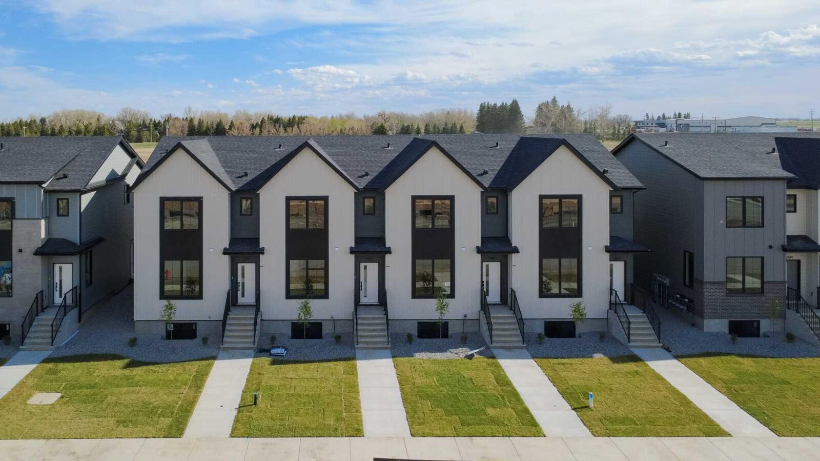 Property Photo: 2815 16 Avenue AB T1M 0G9