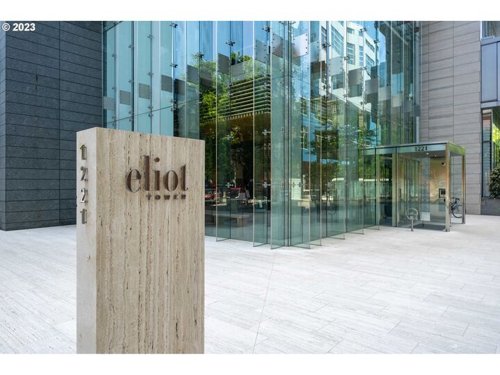 Property Photo: 1221 SW 10th Ave 612 OR 97205