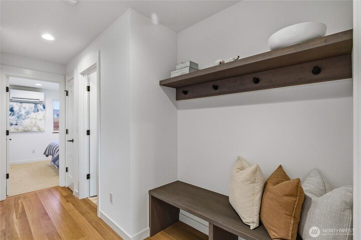 Property Photo:  313  17th Avenue E B  WA 98112 