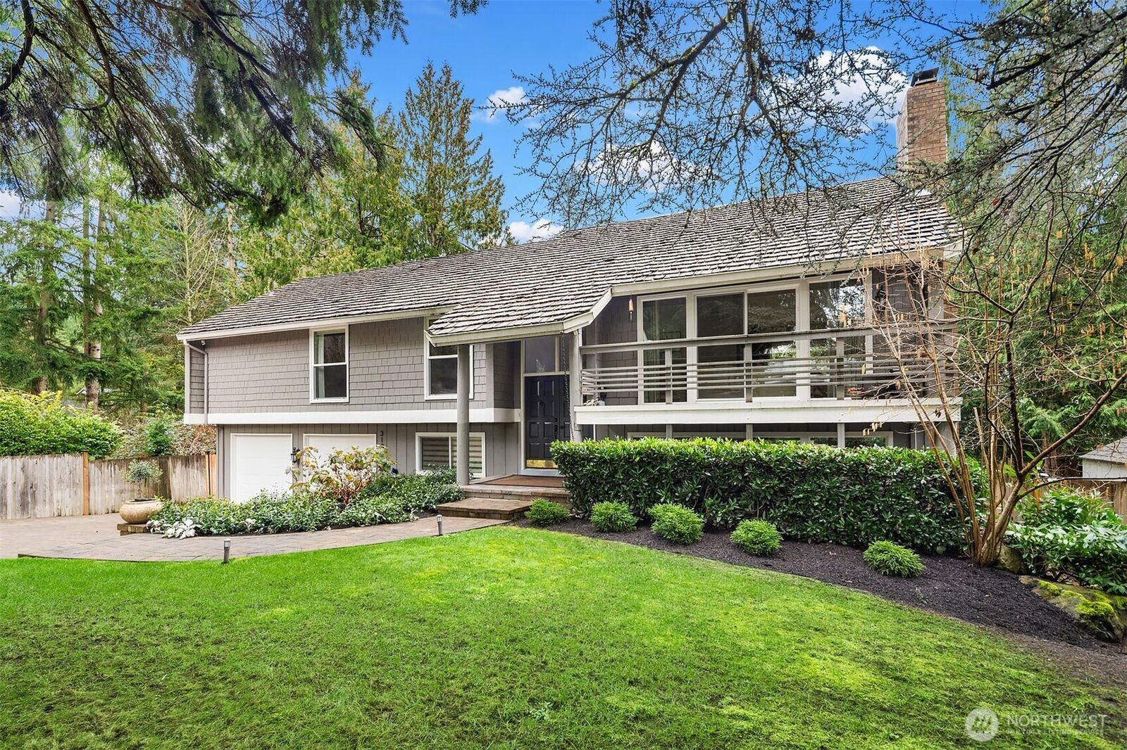 Property Photo:  3138  130th Avenue NE  WA 98005 