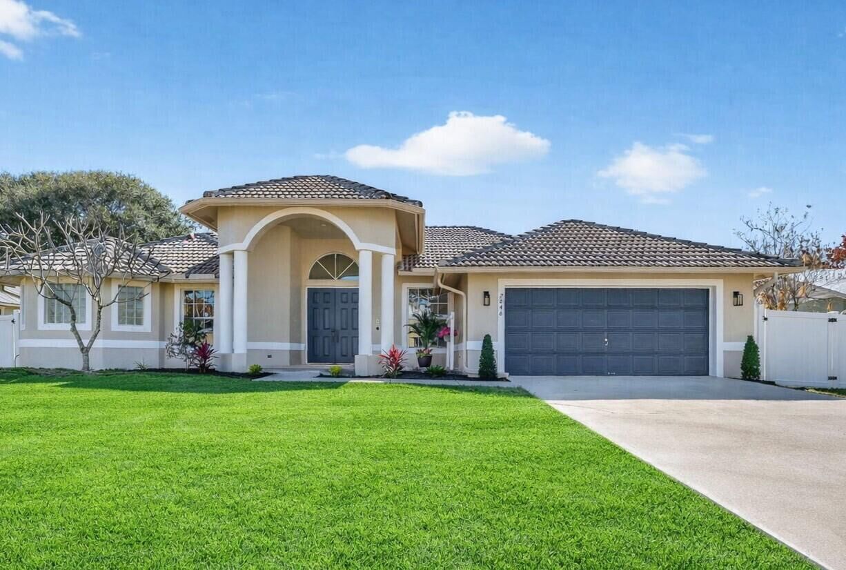 Property Photo:  2846 SE Eagle Drive  FL 34984 