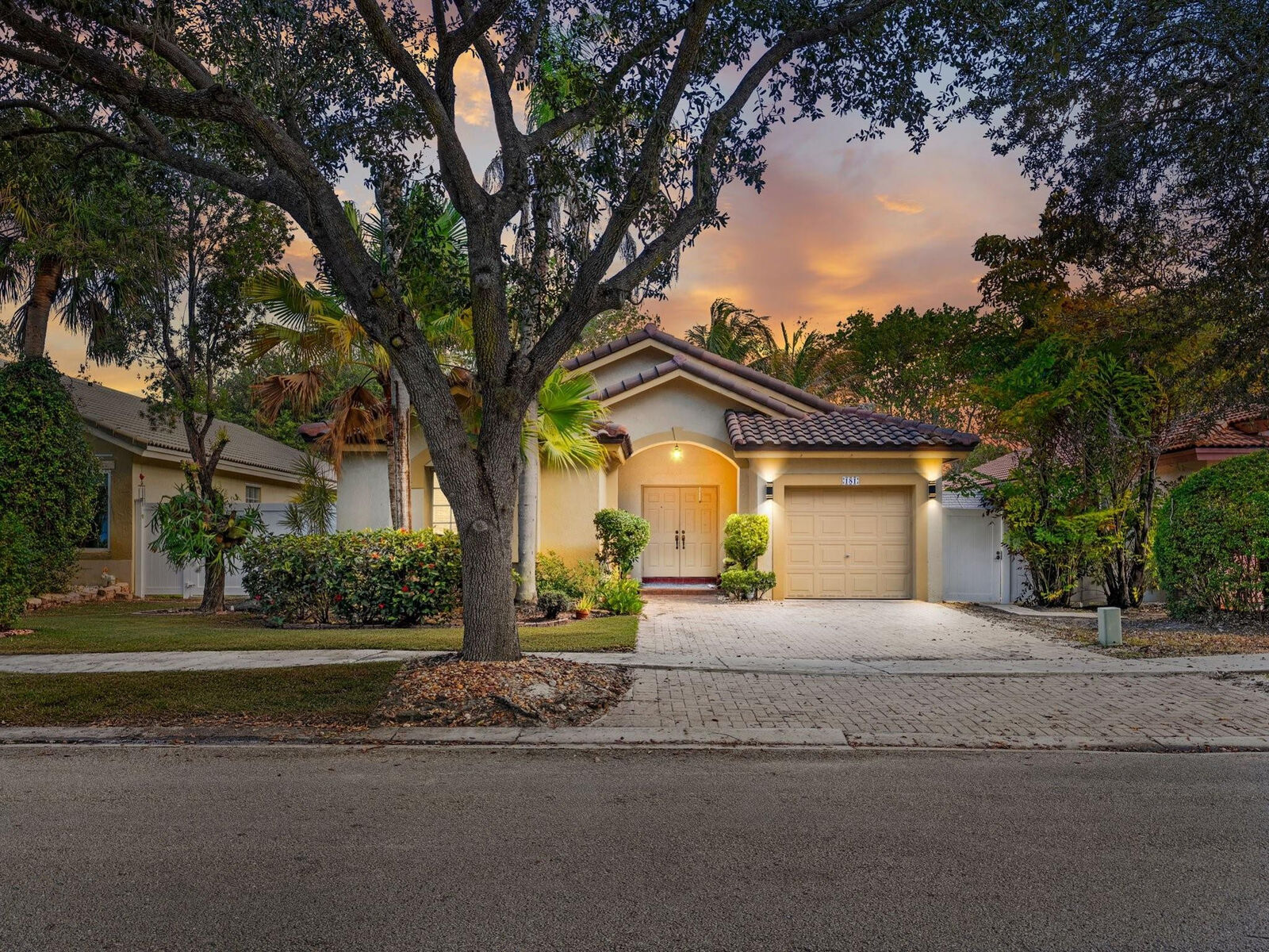 Property Photo:  181 SW 203rd Avenue  FL 33029 