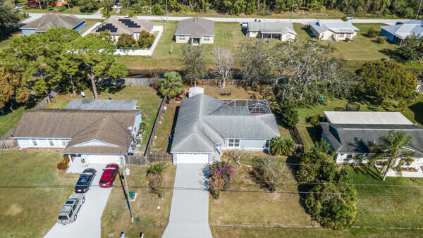 Property Photo: 457 SW David Terrace FL 34953