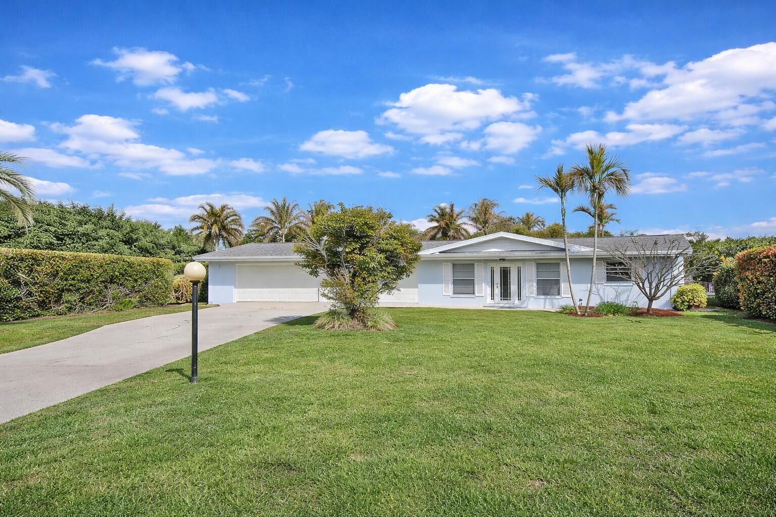 Property Photo:  1385 NE Hilltop Street  FL 34957 