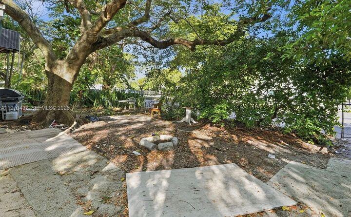 Property Photo: 1918 Sheridan St FL 33020