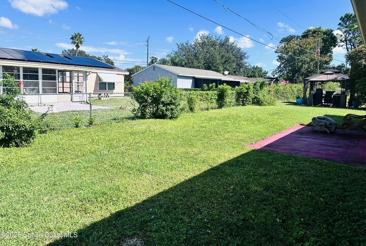 Property Photo:  2073 Clover Street NE  FL 32905 