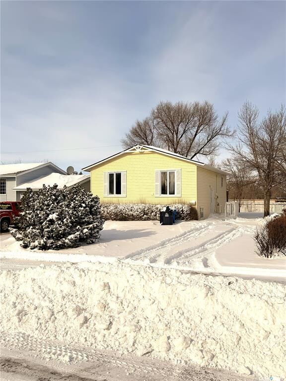 Property Photo: 1005 Isabelle Street SK S4A 1R1