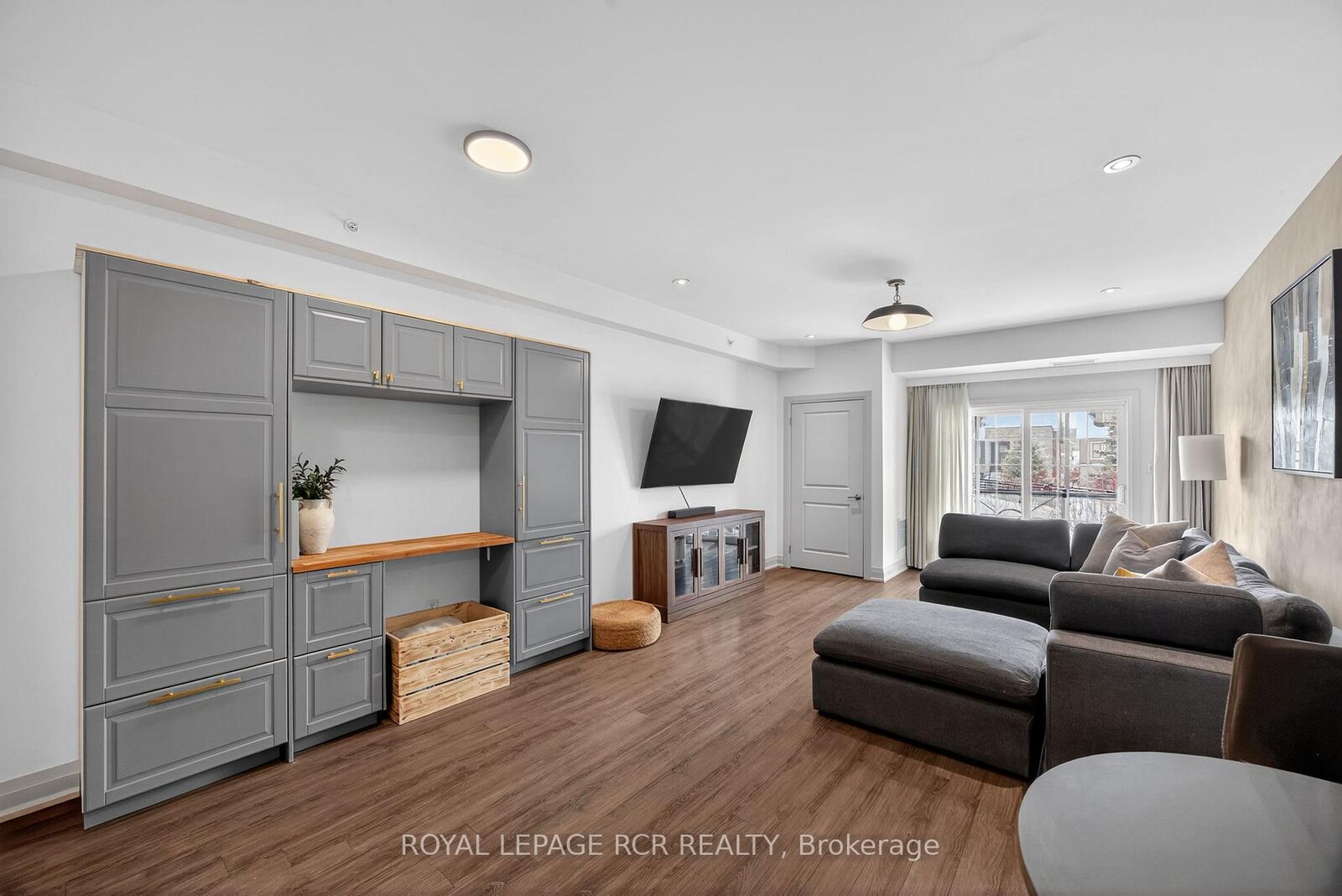 Property Photo: 5 Greenwich Street 105 ON L4N 7Y8