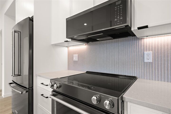 Photo de la propriété:  1102 Esquimalt Rd 303  BC V9A 0L3 