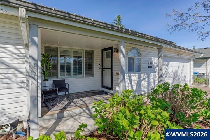 Property Photo: 575 N Cascade Dr OR 97071