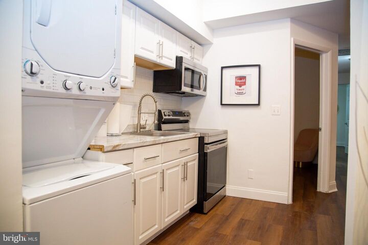 Property Photo:  1345 1st Street NW 1  DC 20001 