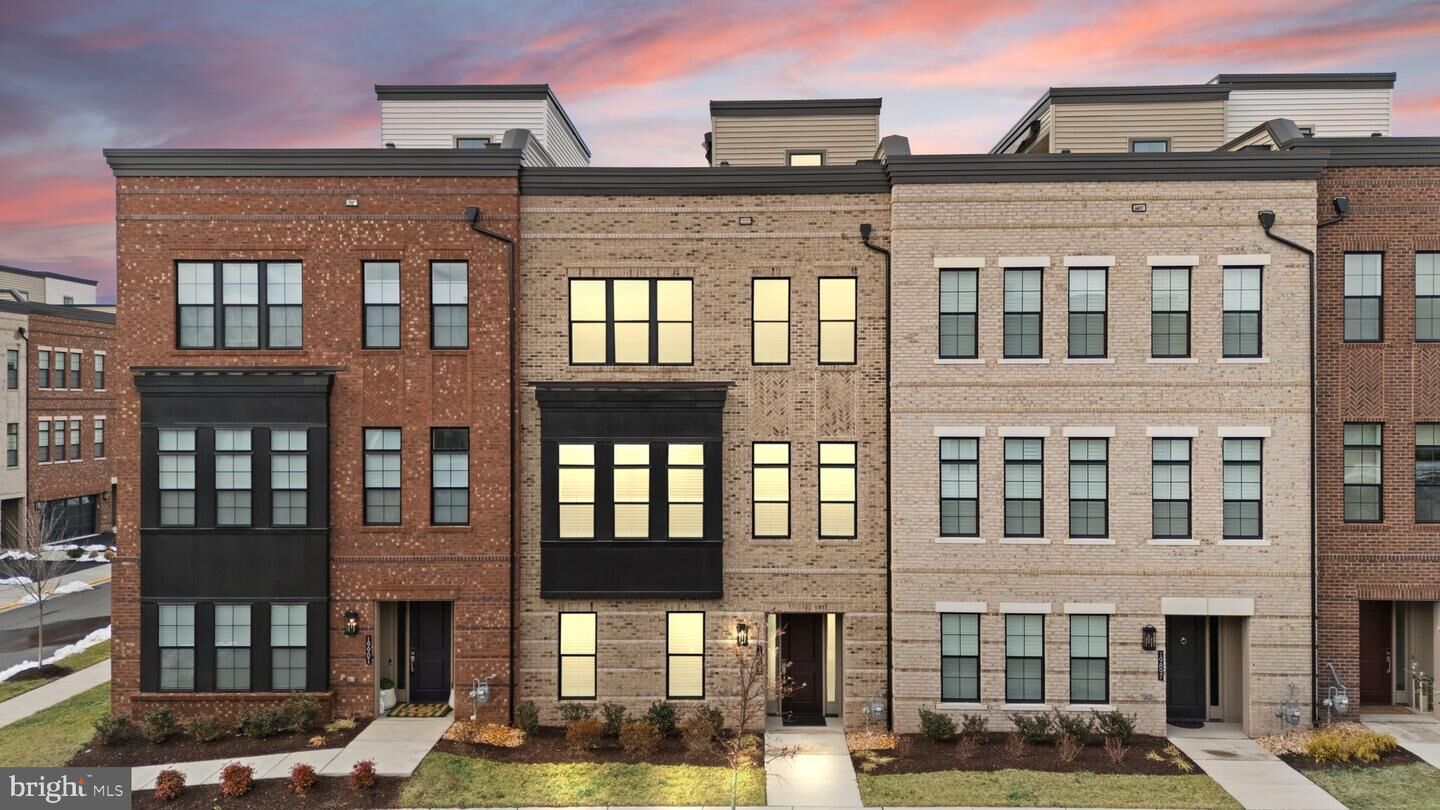 Property Photo: 19899 Harrison Trace Terrace VA 20147