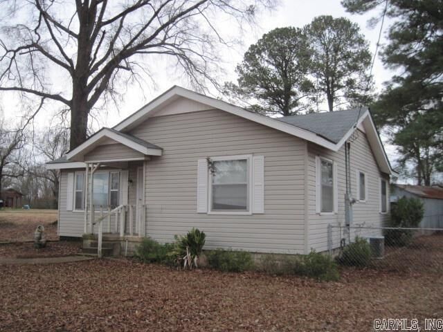 Property Photo:  2027 Ouachita 67  AR 71701-8813 