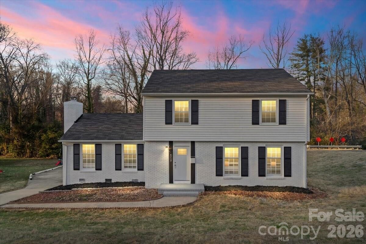 Property Photo: 6713 Somersworth Drive NC 28215