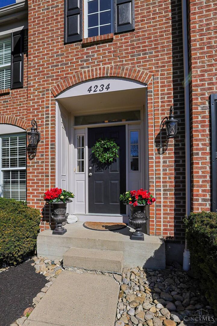 Property Photo:  4234 Pheasant Hollow  OH 45103 