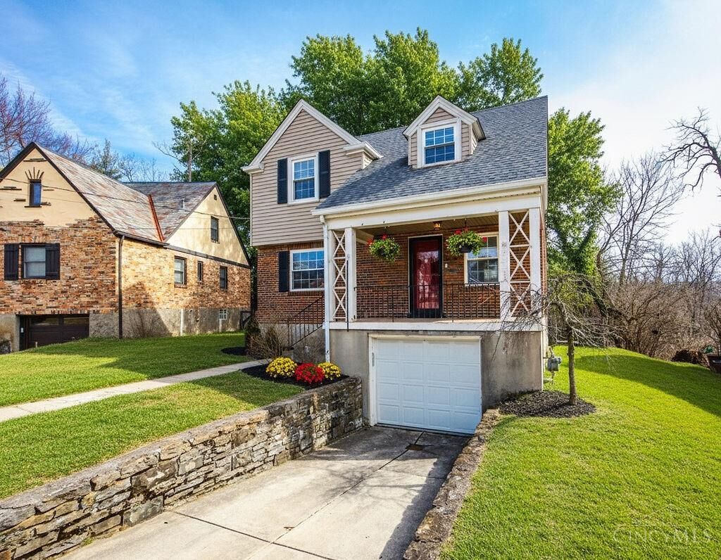 Property Photo:  3264 Ashwood Drive  OH 45213 