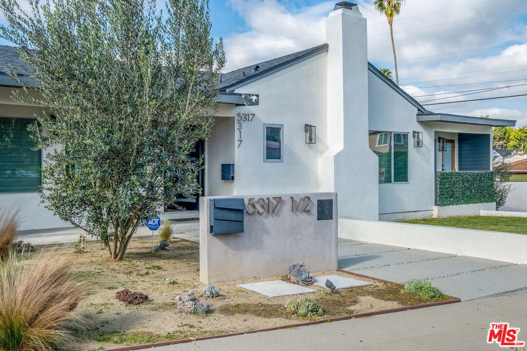 Property Photo:  5317 Valley Ridge Ave  CA 90043 