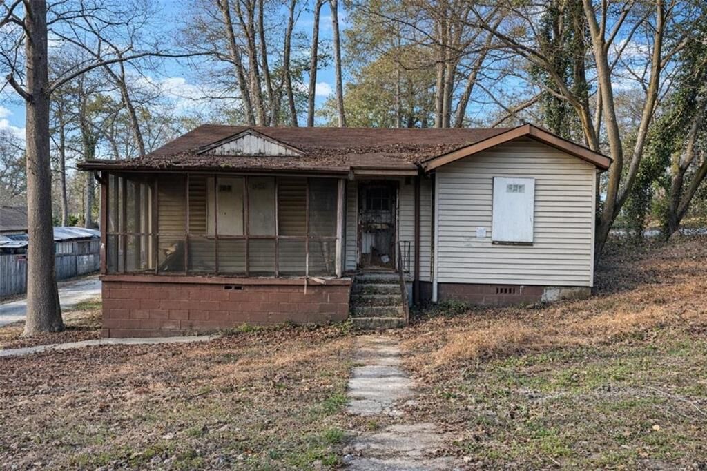 Property Photo: 2105 Baker Road NW GA 30314