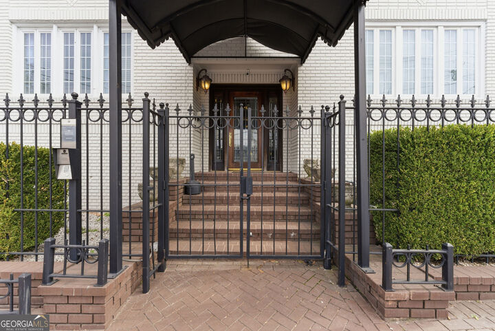 Property Photo:  673 Boulevard NE 14  GA 30308 