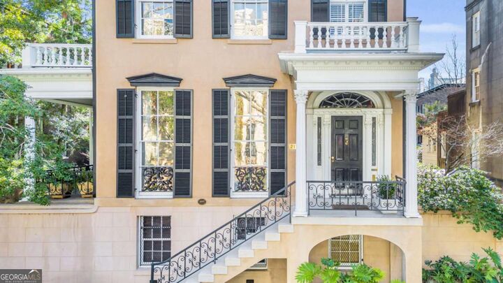 Property Photo:  211 E Charlton Street  GA 31401 