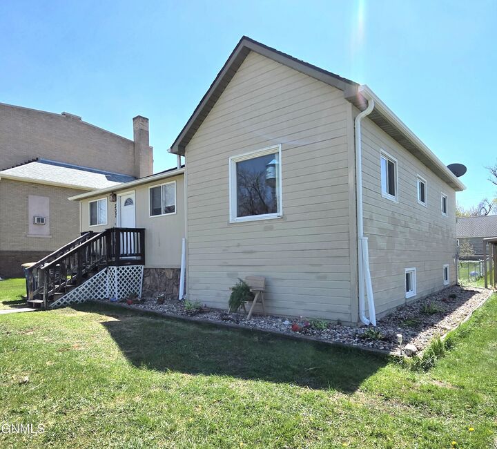 Property Photo:  307 5th Avenue  ND 58433 