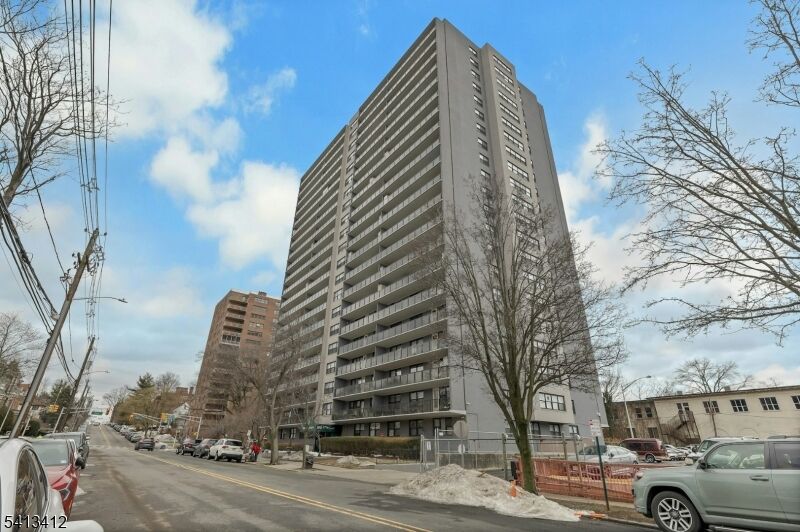 Property Photo:  285 Aycrigg Ave 5C 5E  NJ 07055 