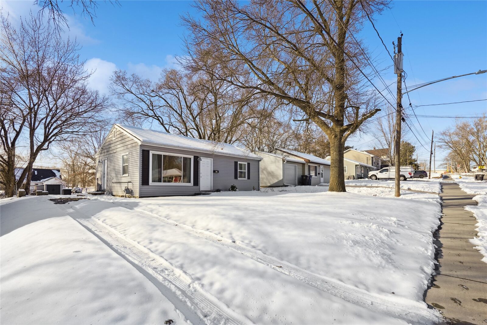 Property Photo: 6824 SW 15th Street IA 50315