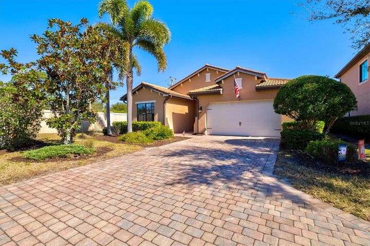 Property Photo: 1098 Bradberry Drive FL 34275