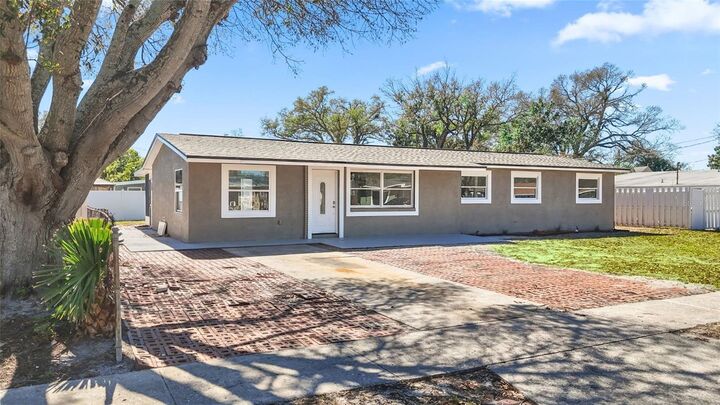 Property Photo: 4418 W Fairview Heights FL 33616