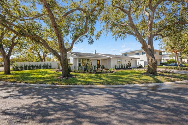 Property Photo:  1182 41st Avenue NE  FL 33703 