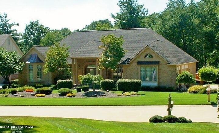 Property Photo:  5500 Crystal Creek Lane  MI 48094 