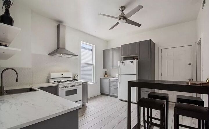 Property Photo: 3229 W Dickens Avenue IL 60647