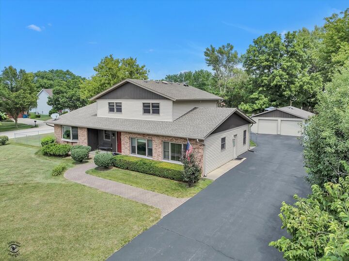 Property Photo: 5701 Walnut Avenue IL 60516