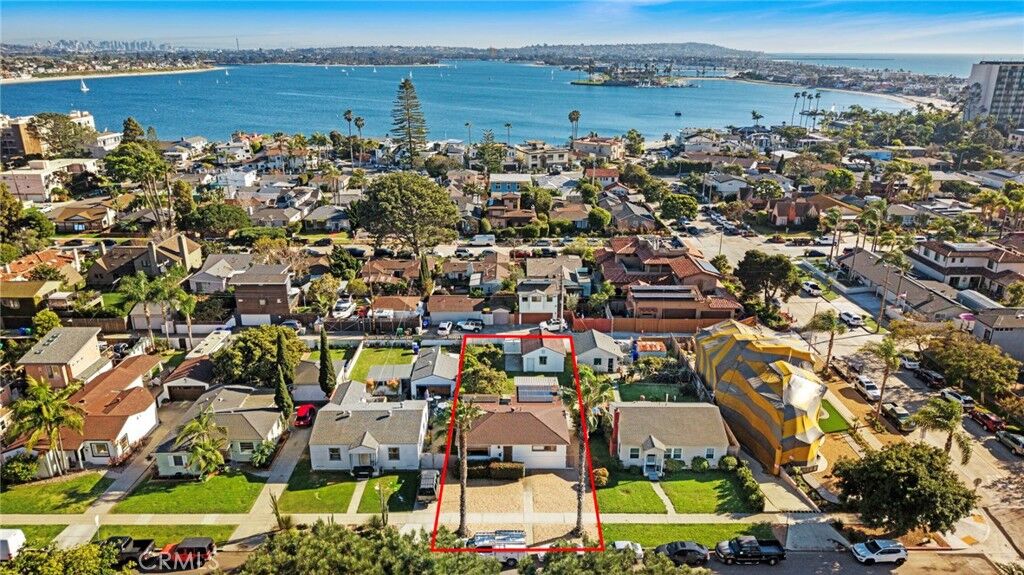 Property Photo:  1021 Reed  CA 92109 