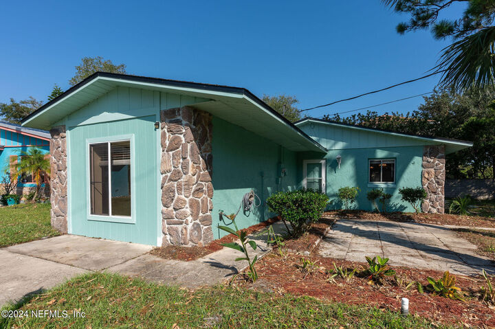 Property Photo: 201 Oak Lane FL 32136