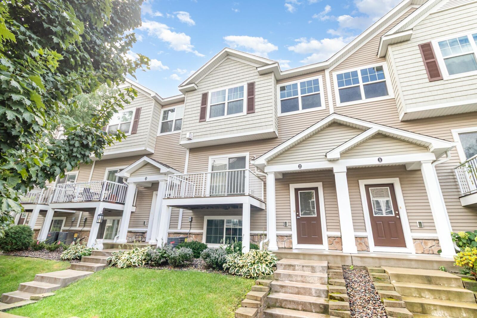 Property Photo:  1949 Commonwealth Boulevard 2  MN 55317 