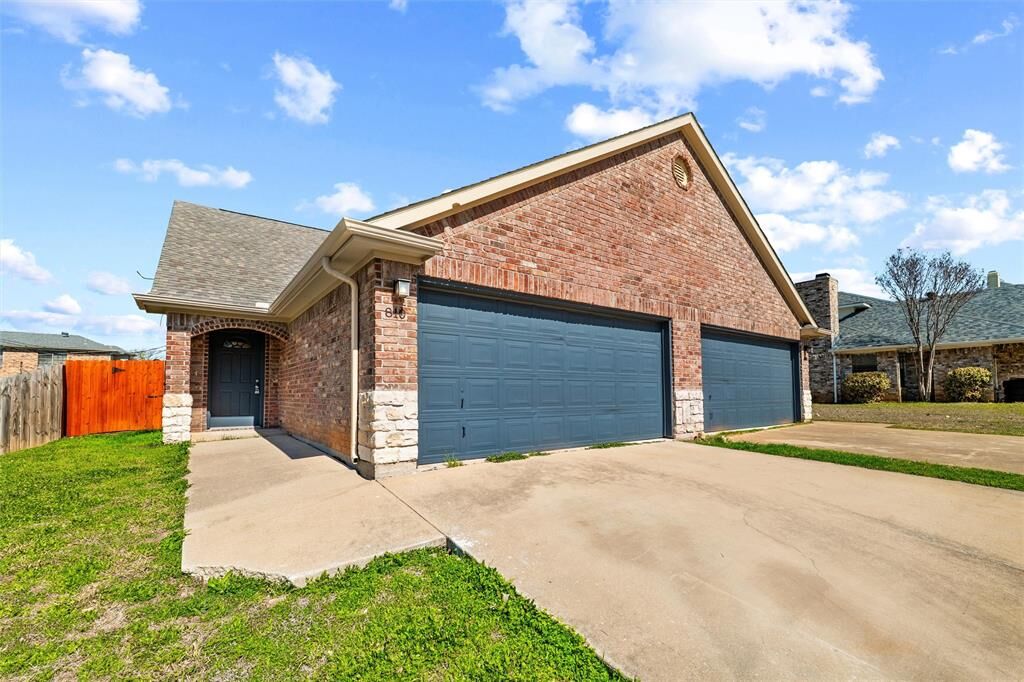Property Photo:  810 Betty Court  TX 76053 