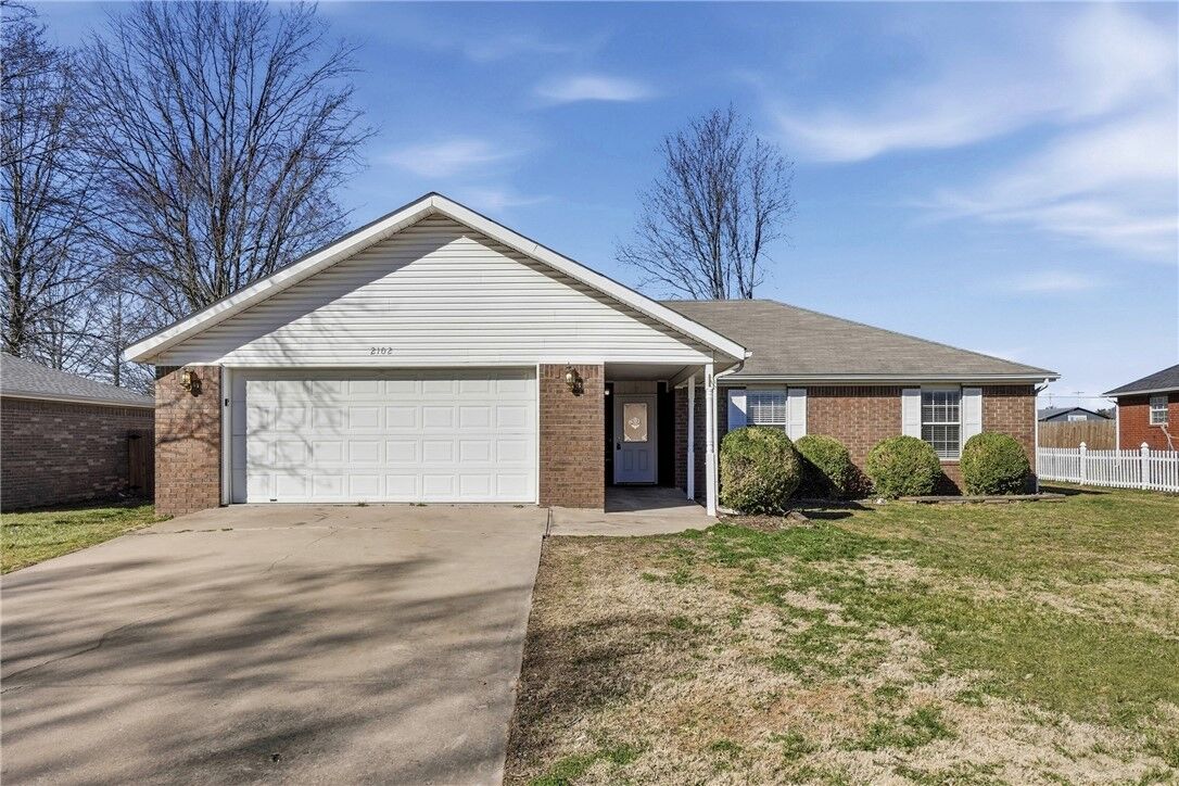 Property Photo: 2102 SE K Street AR 72712