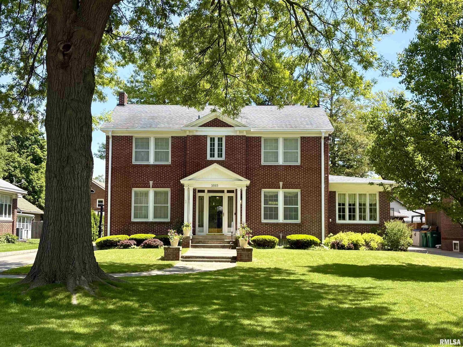 Property Photo:  1693 N Cherry Street  IL 61401 