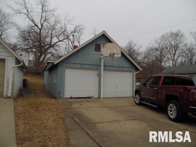 Property Photo:  355 W Walnut Street  IL 61520 