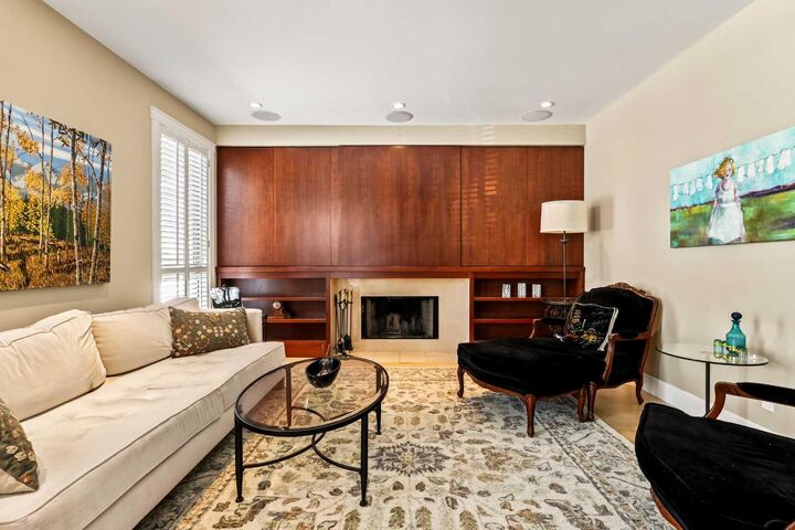 Property Photo:  1428 9 Street NW  AB T2M 3L2 