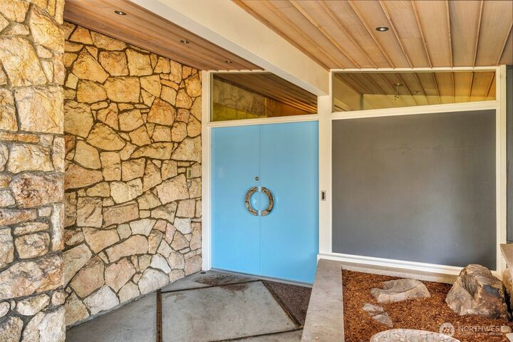 Property Photo:  6437  Hampton Road S  WA 98118 