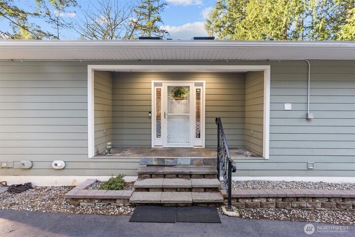 Property Photo:  7337  151st Avenue NE  WA 98052 