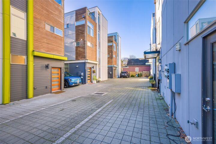 Property Photo:  2035 NW 65th Street  WA 98117 